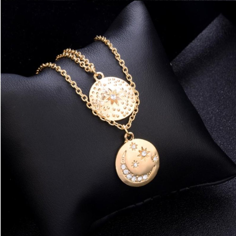 ๐โจ Sun and Moon Medallion Necklace - Picture 3 of 3